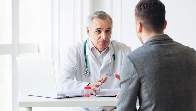 Um homem no médico